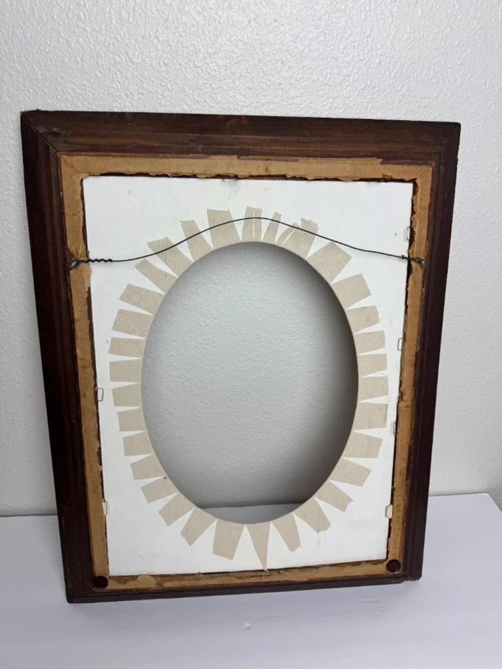 Vintage / Antique  Wooden Carved Frame w/Oval Opening 17 x 21